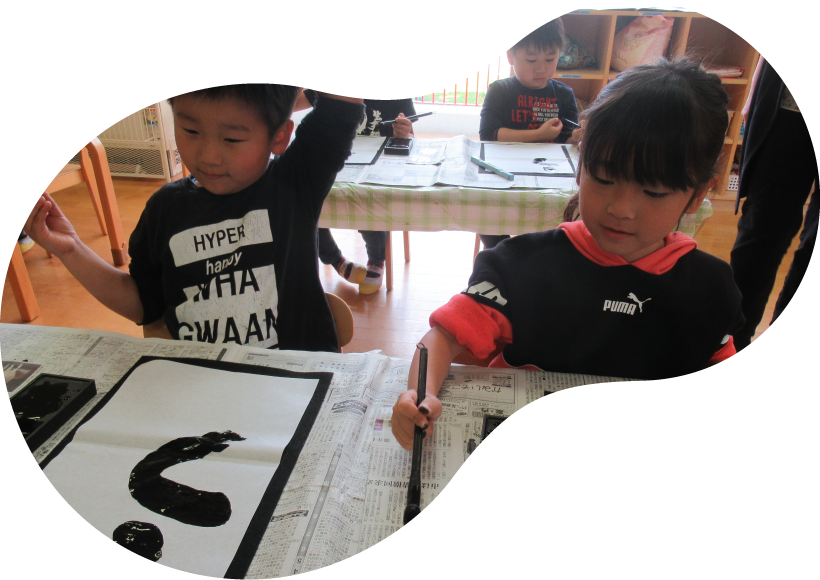 元気な園児たち保育部（未満児）、満3歳児、4歳児、5歳児の園生活を紹介します♪